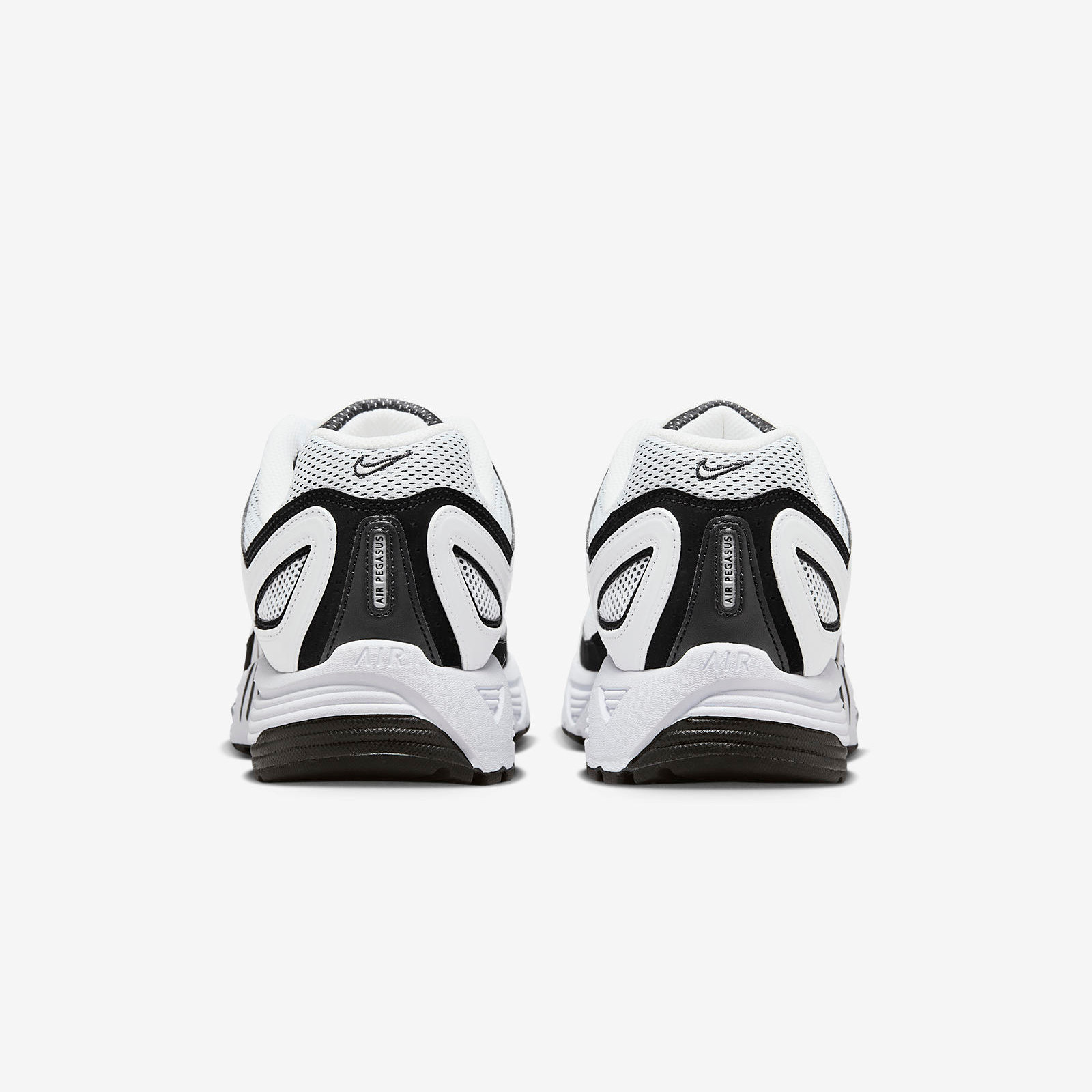 Nike Air Peg 2K5
White / Black