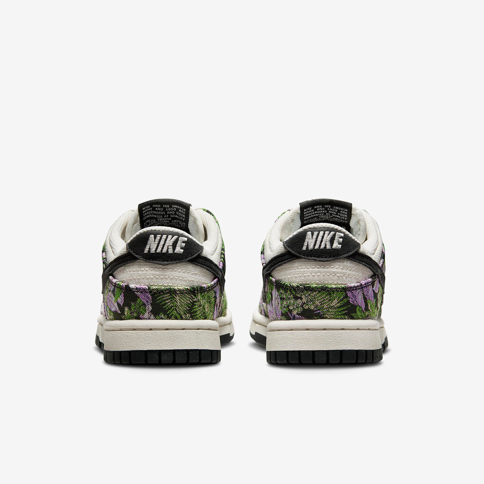 Nike Dunk Low
Next Nature
« Floral Print »