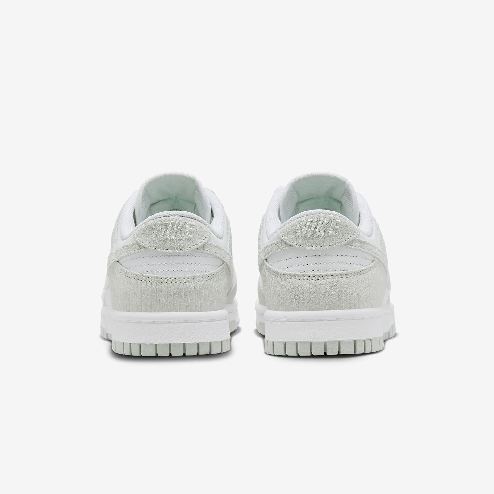 Nike Dunk Low
White / Light Silver