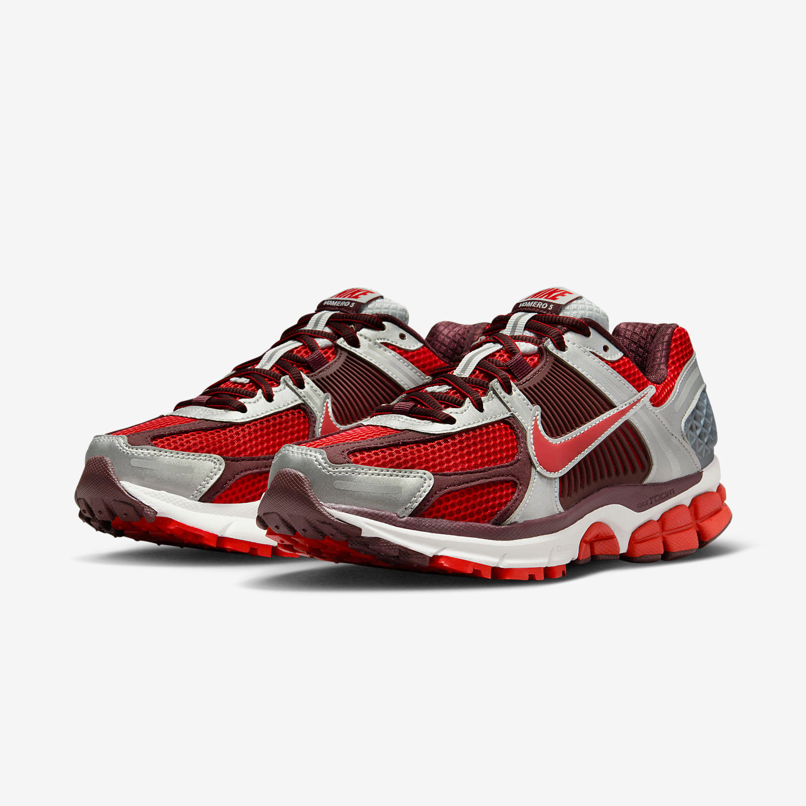 Nike Vomero 5
Red / Platinum