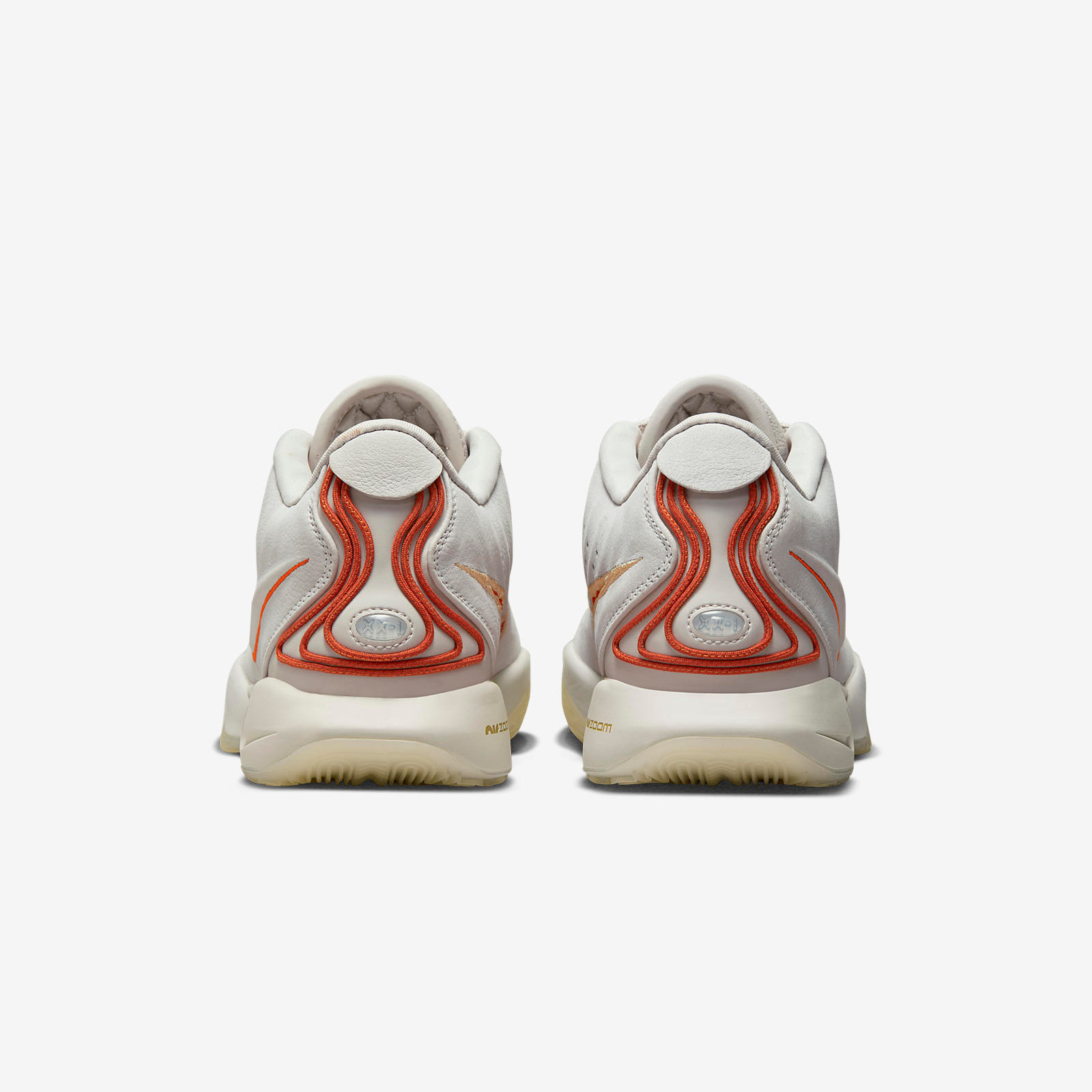 Nike LeBron 21
« Akoya »