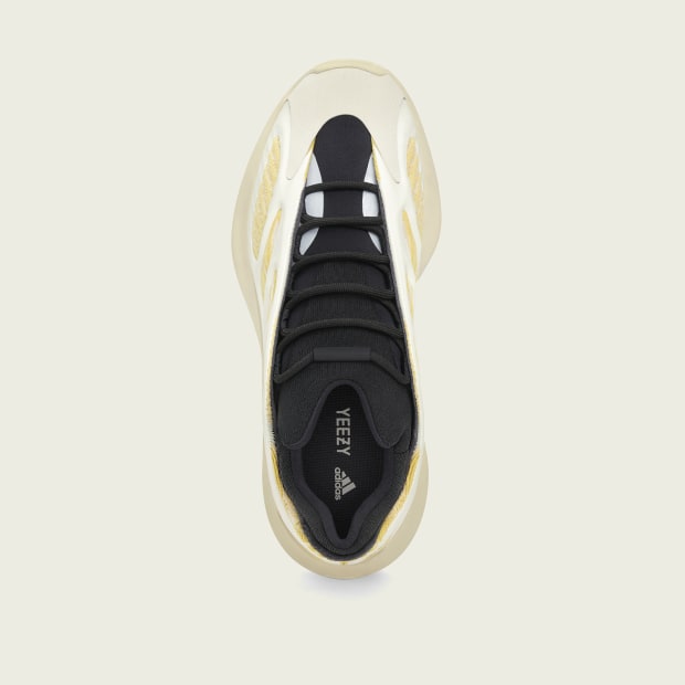 Adidas Yeezy 700 V3
« Safflower »