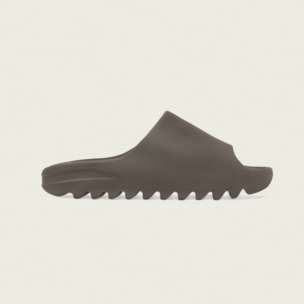 Adidas Yeezy Slide
« Soot »