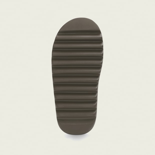 Adidas Yeezy Slide
« Soot »