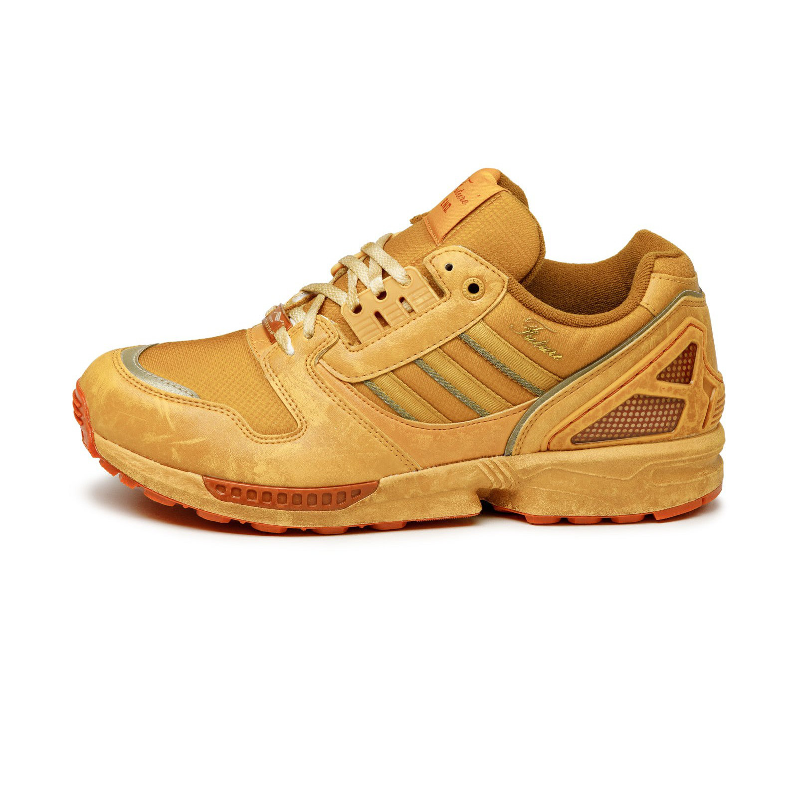 Adidas x END.
ZX 8000
« Core Gold »