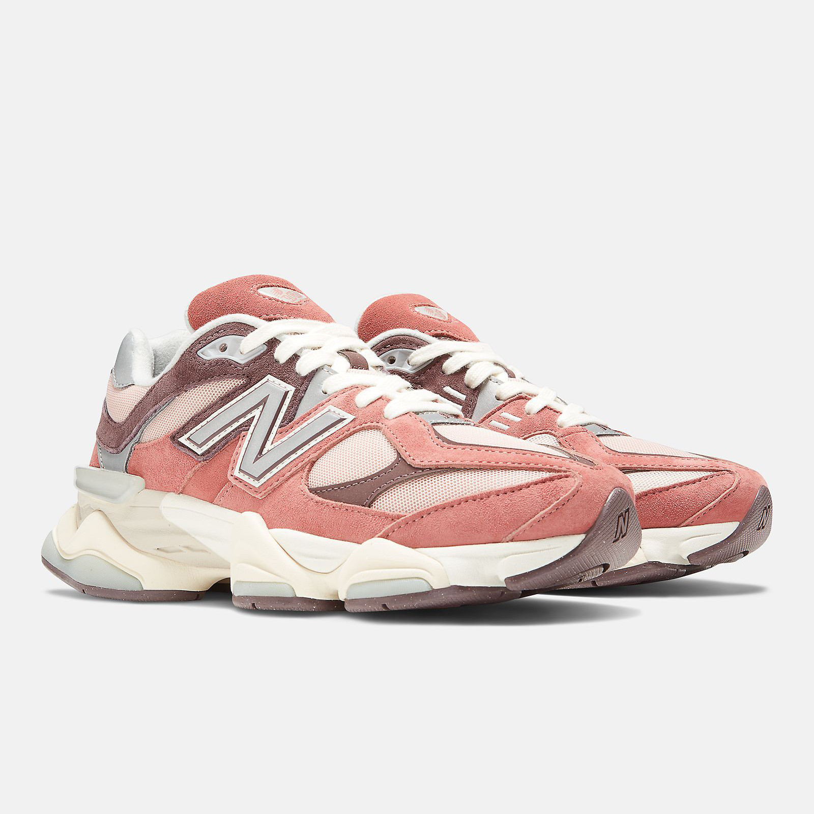 New Balance 9060
Mineral Red / Truffle