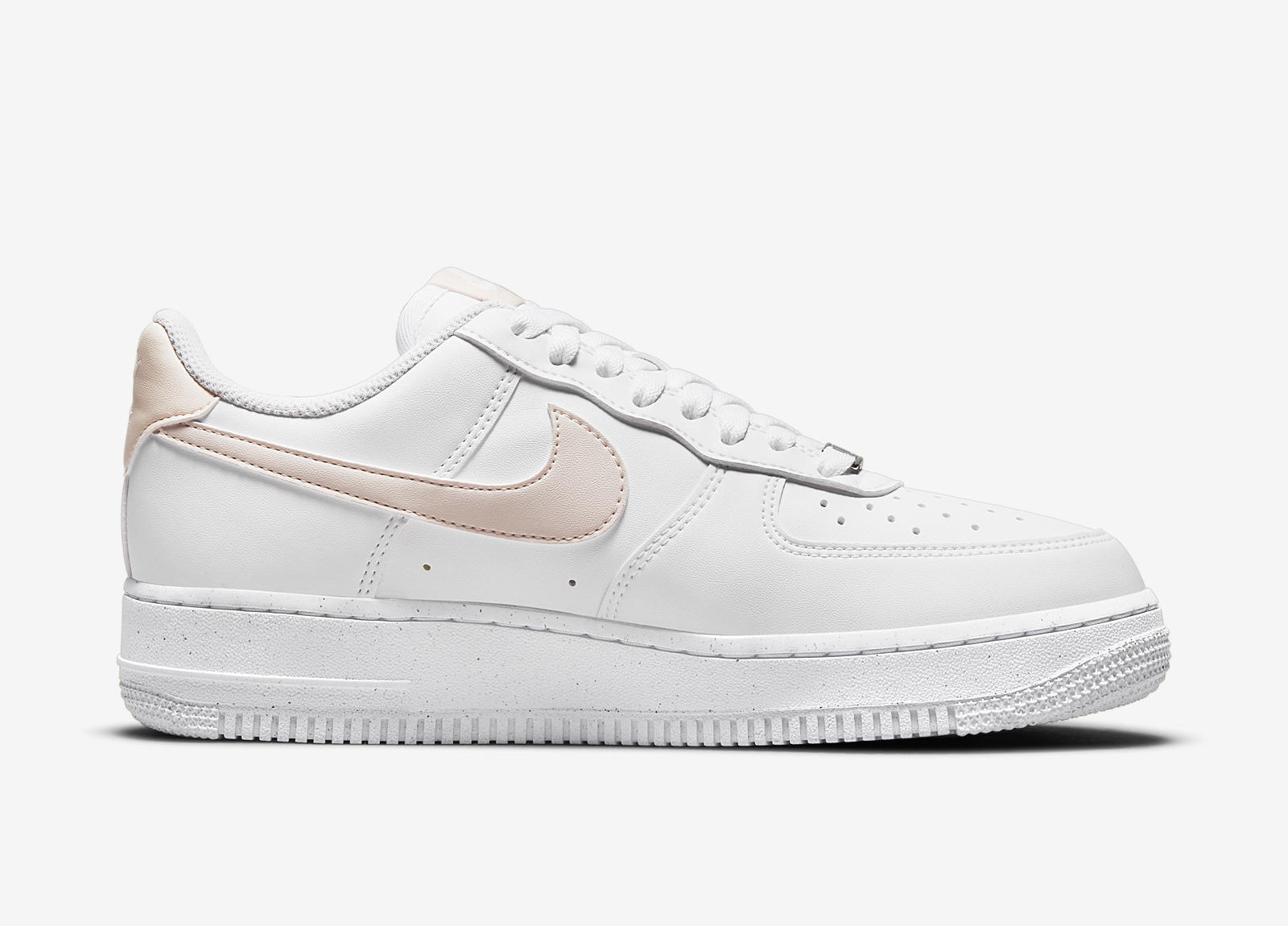 Nike Air Force 1
Next Nature
White / Pale Coral