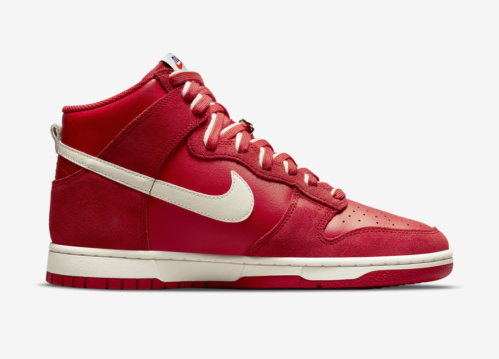 Nike Dunk High
First Use Red