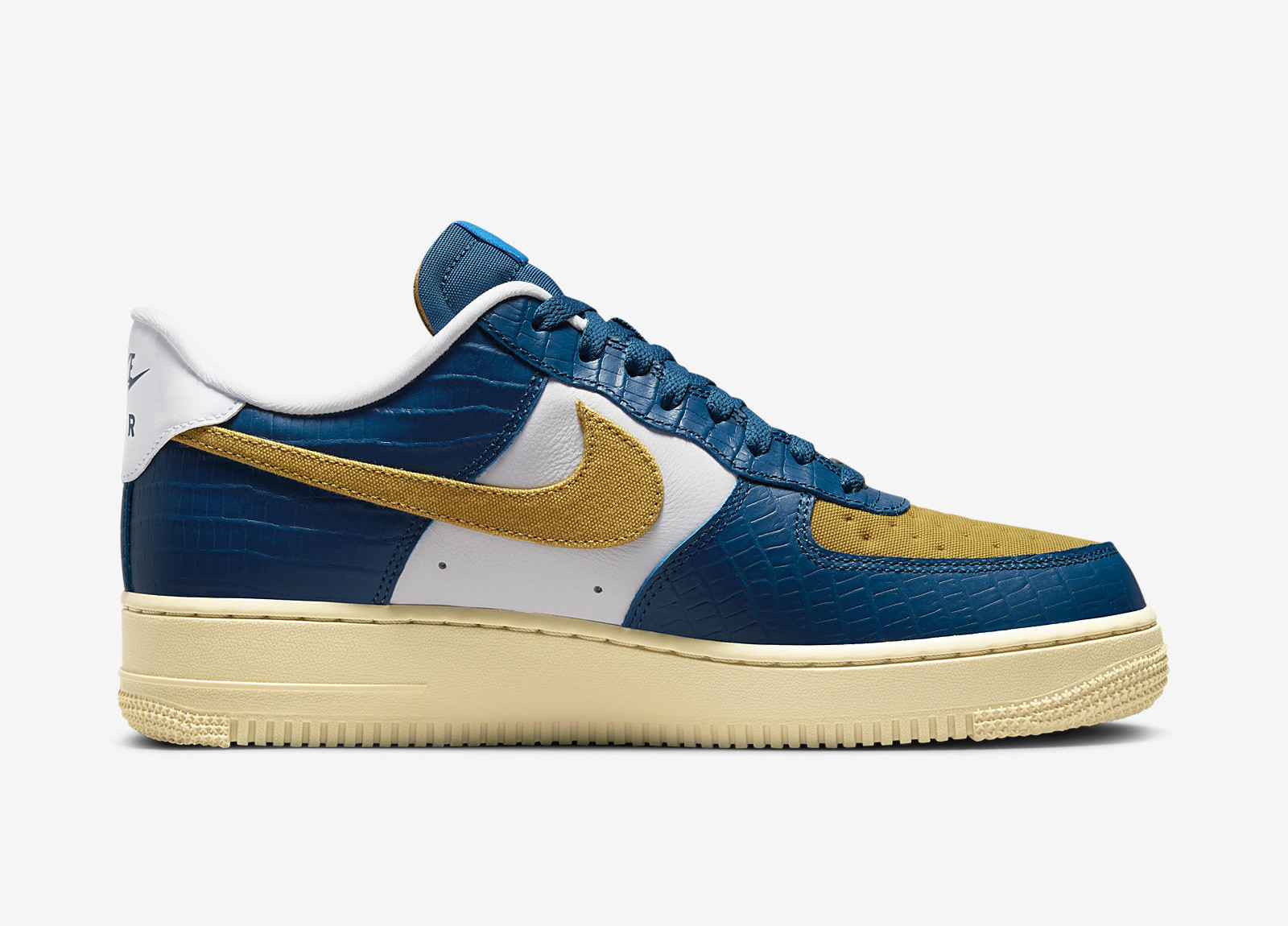 Undefeated x Nike
Air Force 1 Low
Blue / White / Goldtone