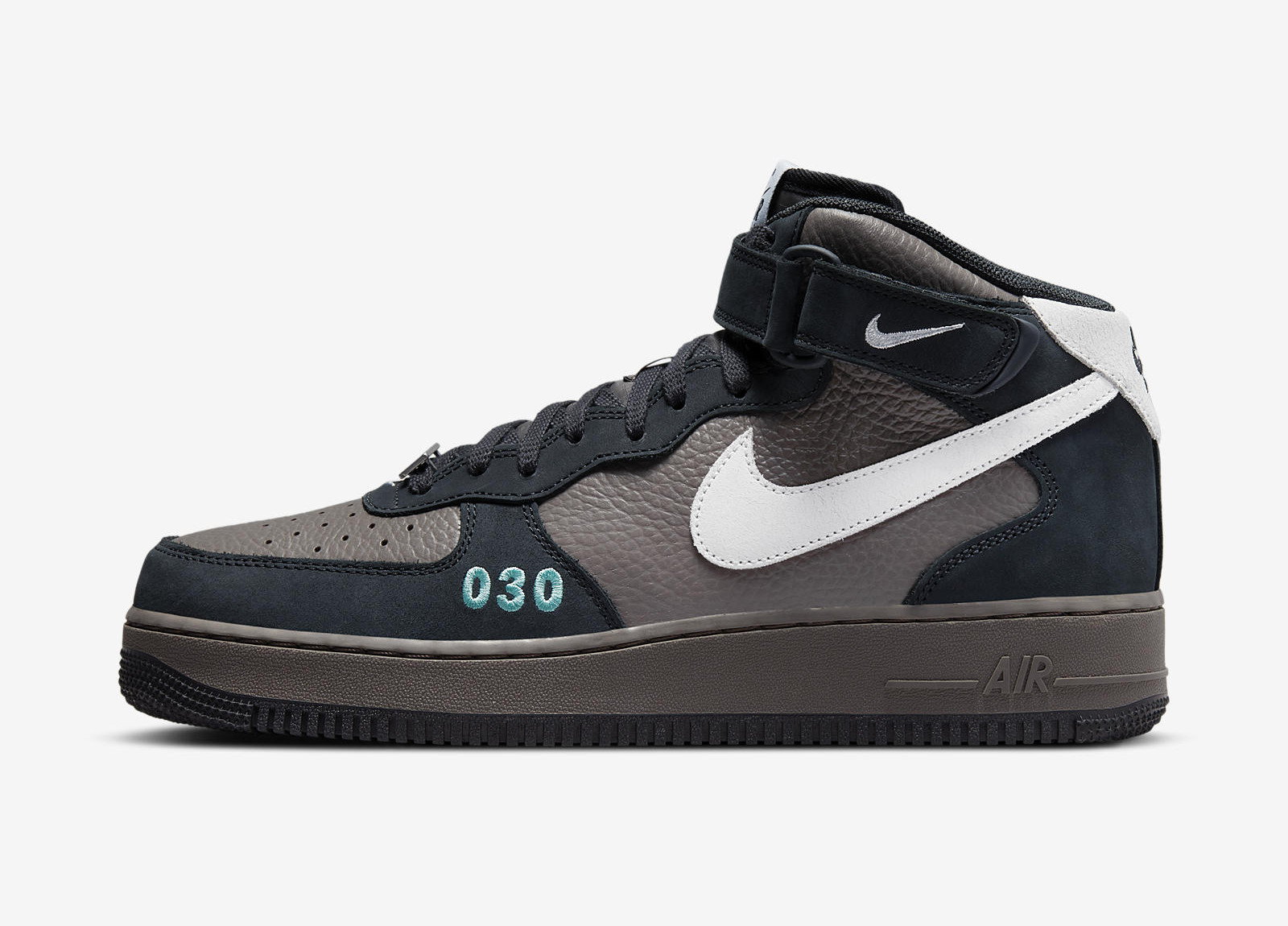 Nike Air Force 1 Mid
« Cave Stone »