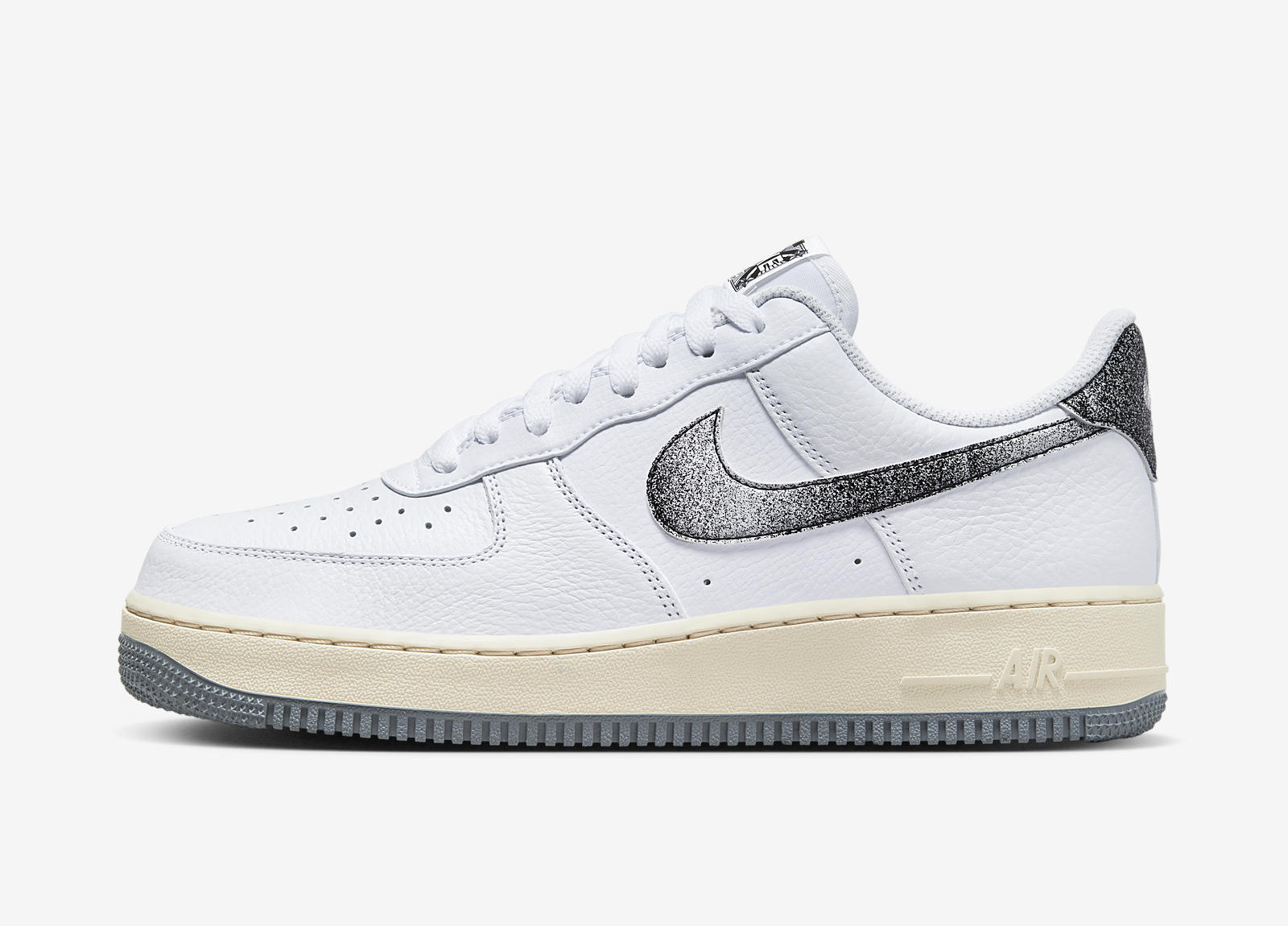 Nike Air Force 1
Low LX
50 Years of Hip Hop