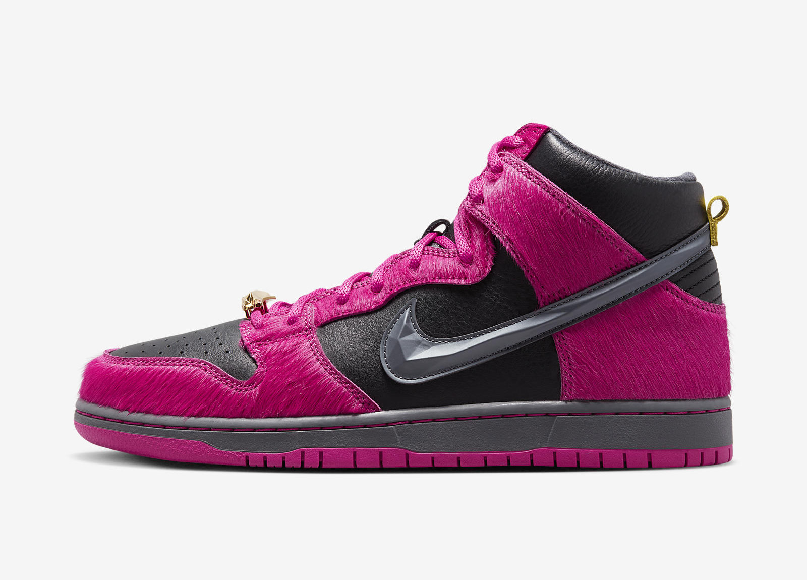 Run The Jewels x Nike SB
Dunk High
Pink / Black