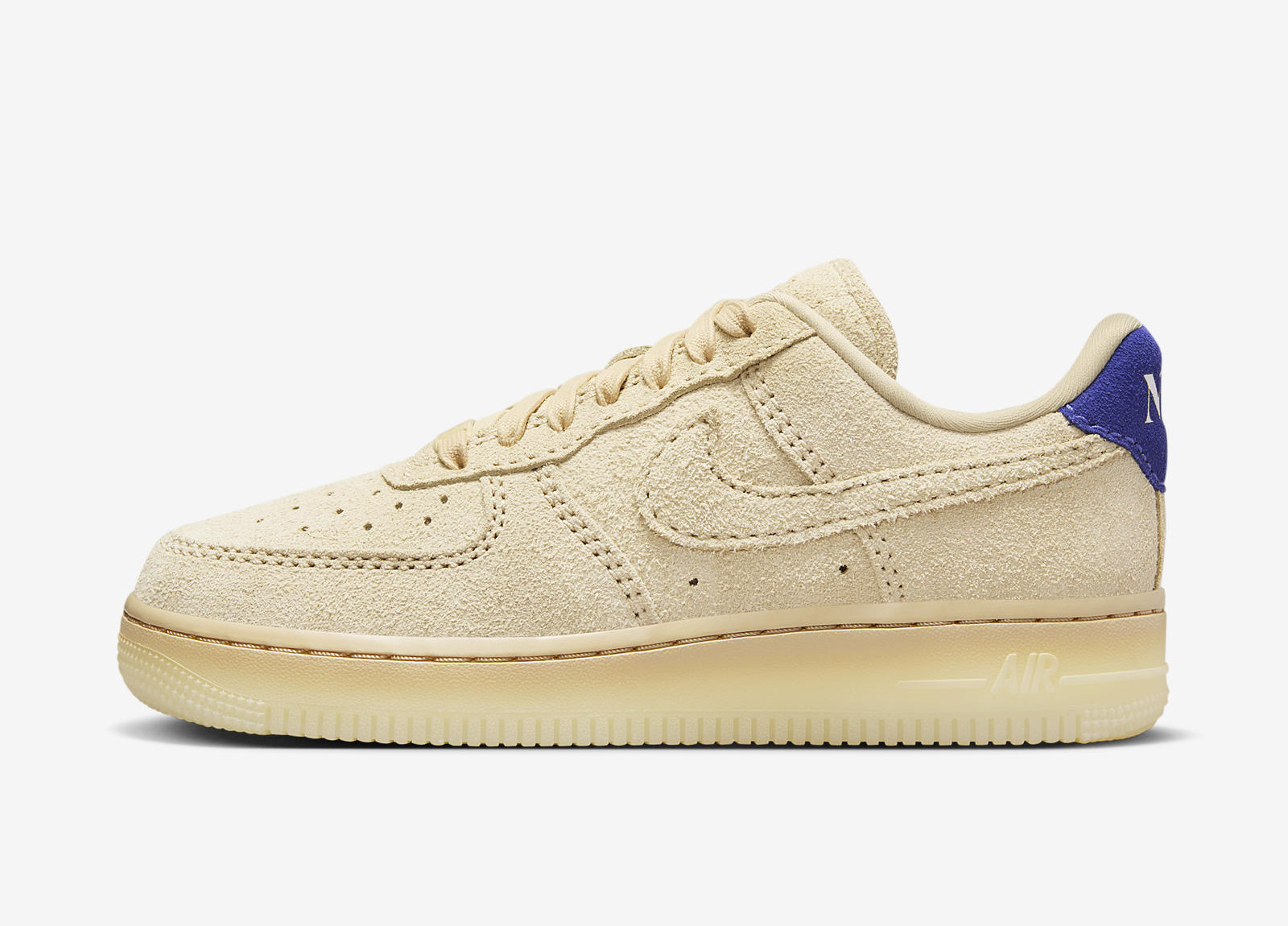 Nike Air Force 1 07 Low
« Elemental Gold »